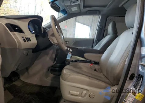 2014 Toyota Sienna Xle z USA, uszkodzony, nr VIN 5TDDK3DC1ES087560